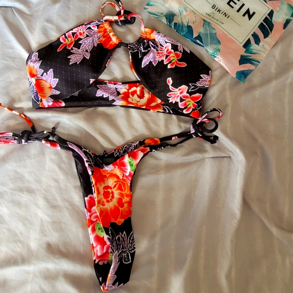 Shein 2 Piece Halter tie Bikini Swimsuit, Black/Floral, Size Small